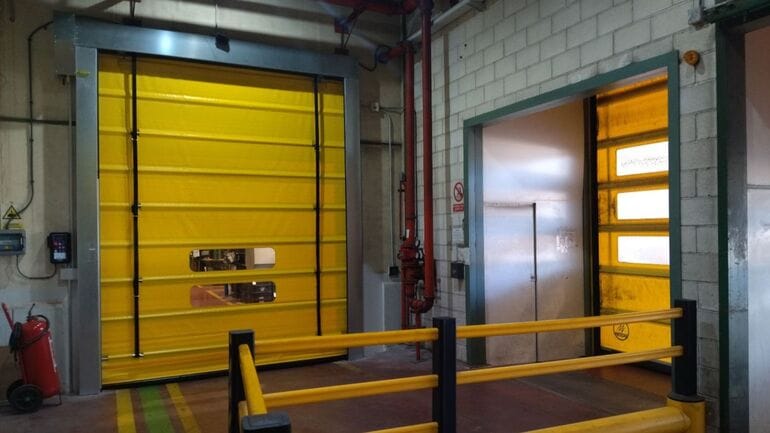Razones para el mantenimiento continuo de puertas Industriales Protecnia