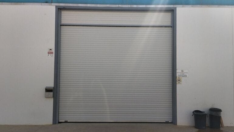 Consejos de Protecnia para la instalación de puertas industriales